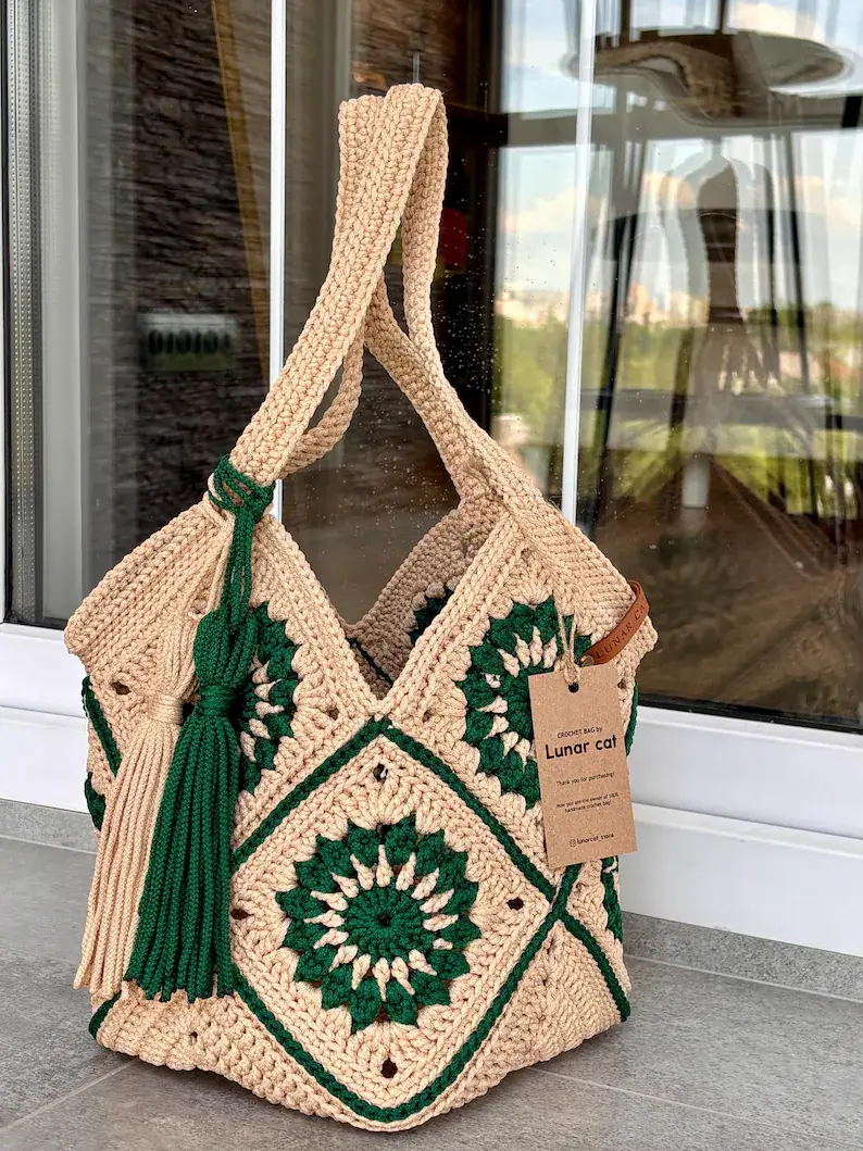 textured crochet bag pattern for fall